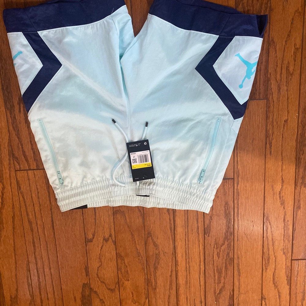 Shorts - Picture 2 of 9